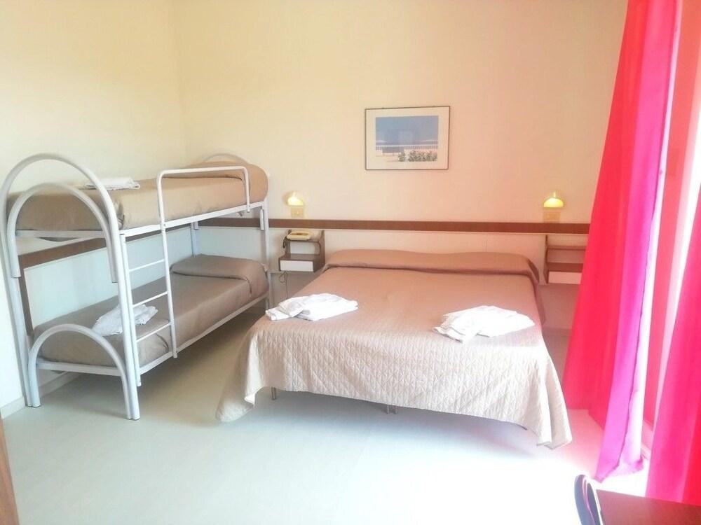 Hotel Rita แชร์เวีย ภายนอก รูปภาพ